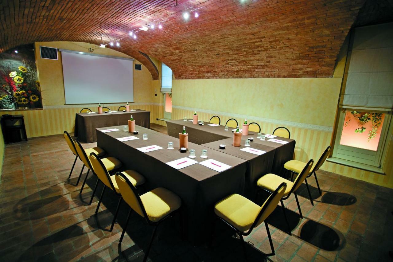Alla Rocca Hotel Conference & Restaurant Баццано Экстерьер фото